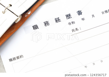 In order to leave the company and start looking for a new job, prepare a resume that summarizes your work history. 124356717