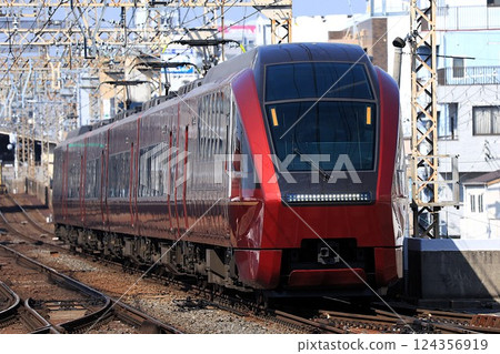 [Kintetsu] 80000 series express train "Hinotori" (Nara Line: Hachinosato Station) 124356919