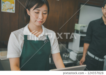 cafeteria, cafe, caffe 124357028