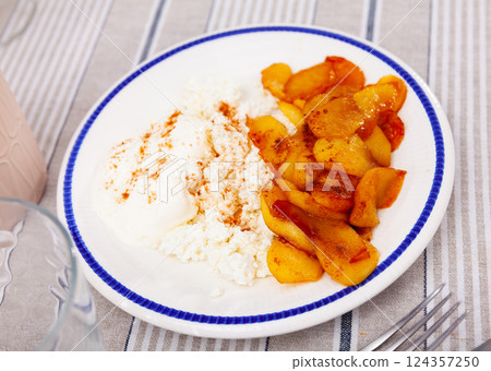 Apple slices served with cottage cheese Apple slices served with cottage cheese 124357250