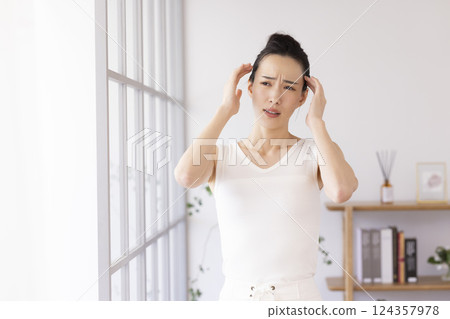 Lifestyle Morning Woman feeling unwell 124357978