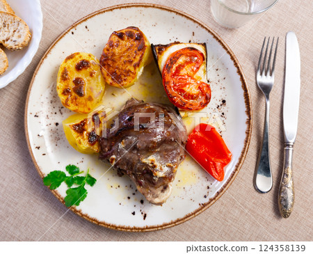 Traditional Spanish grilled pork cheeks with vegetables 124358139