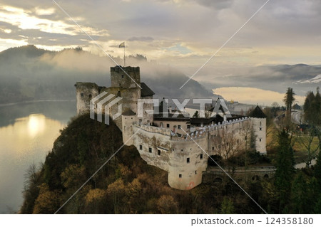 View of Niedzica Castle, Poland 124358180