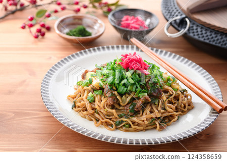 Negi Yakisoba (fried noodles with plenty of green onions) 124358659