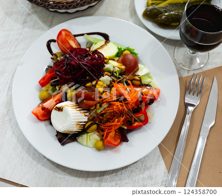 Salad with beetroot, greens and fresh cheese 124358700