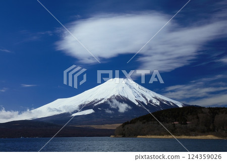 Mount Fuji with hanging clouds Mount Fuji with hanging clouds 124359026