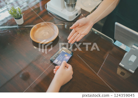 信用卡 刷卡 收款台 124359045