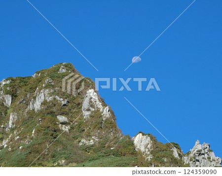 月亮在山上升起 月亮在山上升起 124359090