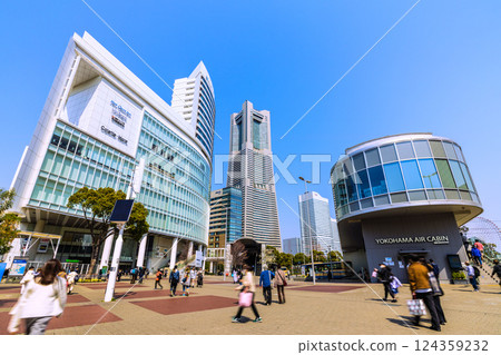 Tokyo cityscape in Japan. Summer-like heat, no coats... Yellow sand, or maybe a mask... A blue sky, but a bit hazy... = Sakuragicho, 25th 124359232