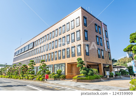 長崎縣平戶市政府大樓，天空晴朗 124359909