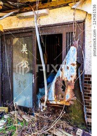 池島2025：舊衛兵遺址、舊娛樂區遺址【長崎市】 124361536