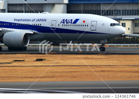 大阪國際機場 ANA Airplane Takeoff Ready Sky Park 124361746