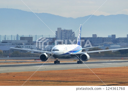 大阪國際機場 ANA Airplane Takeoff Ready Sky Park 大阪國際機場 ANA Airplane Takeoff Ready Sky Park 124361768