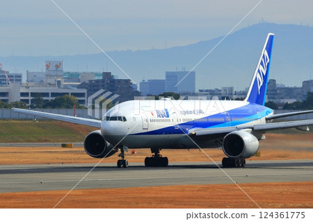 大阪國際機場 ANA Airplane Takeoff Ready Sky Park 大阪國際機場 ANA Airplane Takeoff Ready Sky Park 124361775
