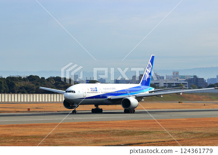 大阪國際機場 ANA Airplane Takeoff Ready Sky Park 大阪國際機場 ANA Airplane Takeoff Ready Sky Park 124361779