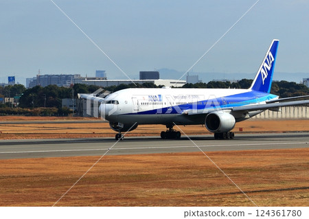 大阪國際機場 ANA Airplane Takeoff Ready Sky Park 124361780