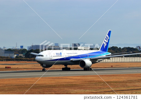 大阪國際機場 ANA Airplane Takeoff Ready Sky Park 124361781
