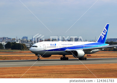 大阪國際機場 ANA Airplane Takeoff Ready Sky Park 大阪國際機場 ANA Airplane Takeoff Ready Sky Park 124361783