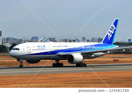 大阪國際機場 ANA Airplane Takeoff Ready Sky Park 大阪國際機場 ANA Airplane Takeoff Ready Sky Park 124361784