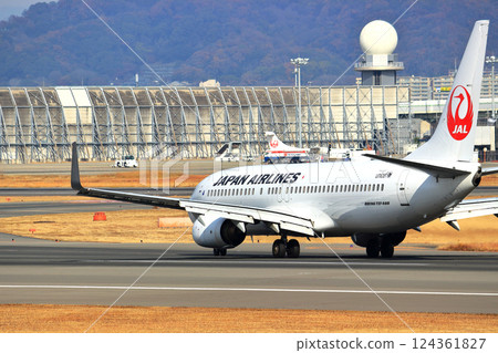 大阪國際機場 JAL 飛機著陸準備就緒 Sky Park 大阪國際機場 JAL 飛機著陸準備就緒 Sky Park 124361827