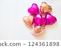 Heart-shaped aluminum balloon 124361898