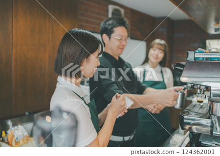 coffee shop, cafe, cafeteria 124362001