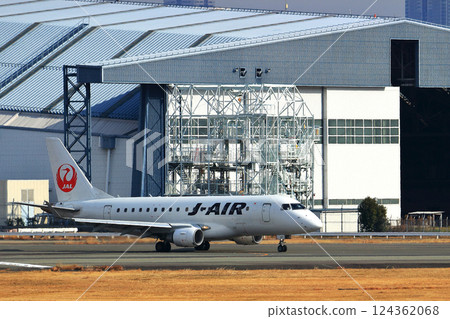 大阪國際機場日航飛機起飛天空公園 大阪國際機場日航飛機起飛天空公園 124362068