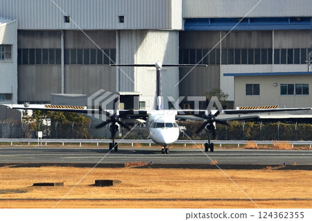 大阪國際機場 ANA 龐巴迪 DHC8-Q400 螺旋槳飛機起飛就緒 Sky Park 大阪國際機場 ANA 龐巴迪 DHC8-Q400 螺旋槳飛機起飛就緒 Sky Park 124362355