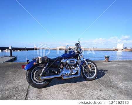 Bike, sea and blue sky Bike, sea and blue sky 124362983