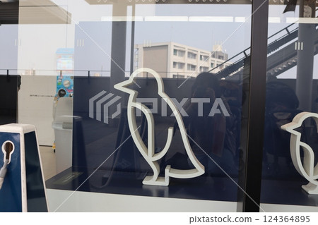 Penguins on the mural 124364895