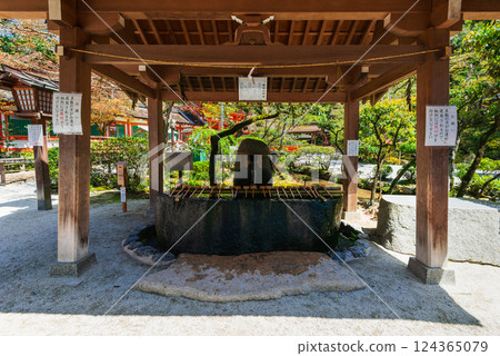 京都之春:上賀茂神社長水屋 京都之春:上賀茂神社長水屋 124365079