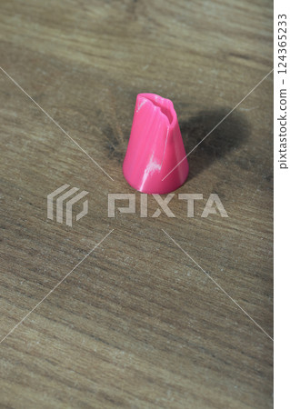 Pastry tip for making marshmallow flowers. Marshmallow tip for pastry bag. Made of plastic. Pastry tip for making marshmallow flowers. Marshmallow tip for pastry bag. Made of plastic. 124365233