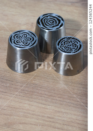 Set of pastry tips made from stainless steel. For creating marshmallow tulips of various shapes. 124365244