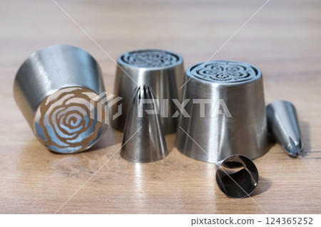 Set of pastry tips made from stainless steel. Tips for making marshmallow tulips and classic marshmallows. Set of pastry tips made from stainless steel. Tips for making marshmallow tulips and classic marshmallows. 124365252