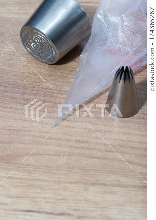 Set of pastry tips made from stainless steel. For making marshmallows. Plastic pastry bag included. Set of pastry tips made from stainless steel. For making marshmallows. Plastic pastry bag included. 124365267