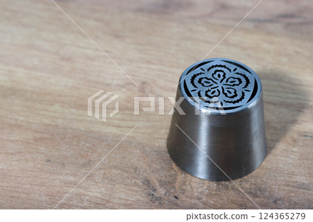 Tip for making marshmallow tulips. Pastry tip made of metal. Close-up Tip for making marshmallow tulips. Pastry tip made of metal. Close-up 124365279