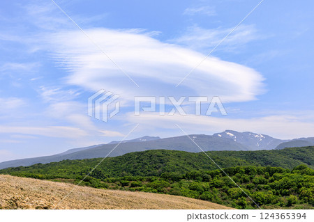 Lenticular clouds appearing over Mount Shakotan in Shakotan Town, Hokkaido [May] 124365394