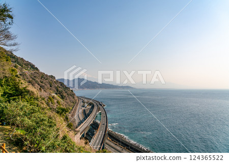 [Shizuoka Prefecture] View from Satta Pass in spring 124365522