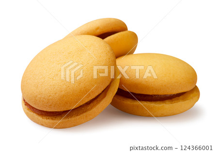 Round sandwich cookies with cream on a white background. Biscuits isolated 124366001