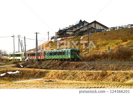 Roadside Station Tono Kaze no Oka and JR Kamaishi Line (Rapid Hamayuri) Roadside Station Tono Kaze no Oka and JR Kamaishi Line (Rapid Hamayuri) 124366201