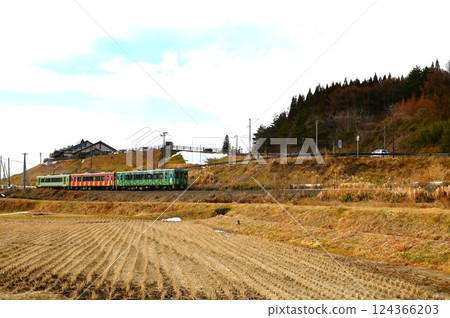 Roadside Station Tono Kaze no Oka and JR Kamaishi Line (Rapid Hamayuri) 124366203