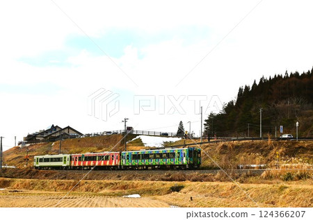 Roadside Station Tono Kaze no Oka and JR Kamaishi Line (Rapid Hamayuri) Roadside Station Tono Kaze no Oka and JR Kamaishi Line (Rapid Hamayuri) 124366207