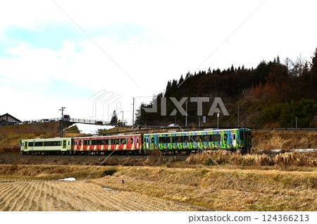 道之站遠之風之丘與 JR釜石線(快速濱百合) 道之站遠之風之丘與 JR釜石線(快速濱百合) 124366213