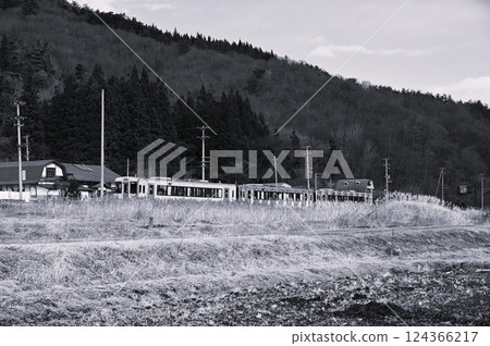 道之站遠之風之丘與 JR釜石線（快速濱百合） 124366217