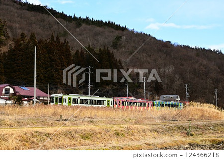 道之站遠之風之丘與 JR釜石線(快速濱百合) 道之站遠之風之丘與 JR釜石線(快速濱百合) 124366218