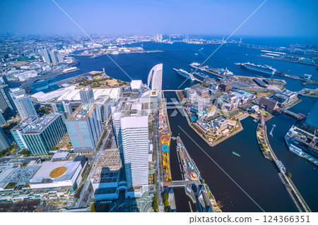 日本橫濱的城市景觀。第一站就是停靠港。歐羅巴2號抵達橫濱港。 3月25日停靠新光碼頭 124366351