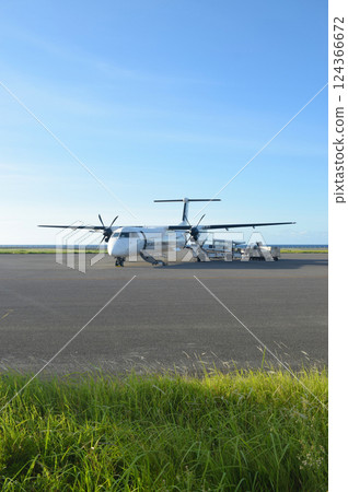 A flight to an isolated island arriving at Yonaguni Airport A flight to an isolated island arriving at Yonaguni Airport 124366672