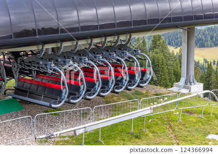 Summer chair lift, many cabins waiting for the season 124366994