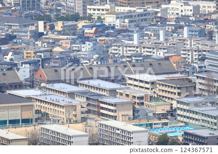 Hiroshima cityscape (view from the top of Mount Kogane) 124367571