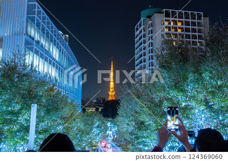 TOKYO, JAPAN - Nov 8, 2024: People taking picture of Tokyo tower at Roppongi Hills TOKYO, JAPAN - Nov 8, 2024: People taking picture of Tokyo tower at Roppongi Hills 124369060